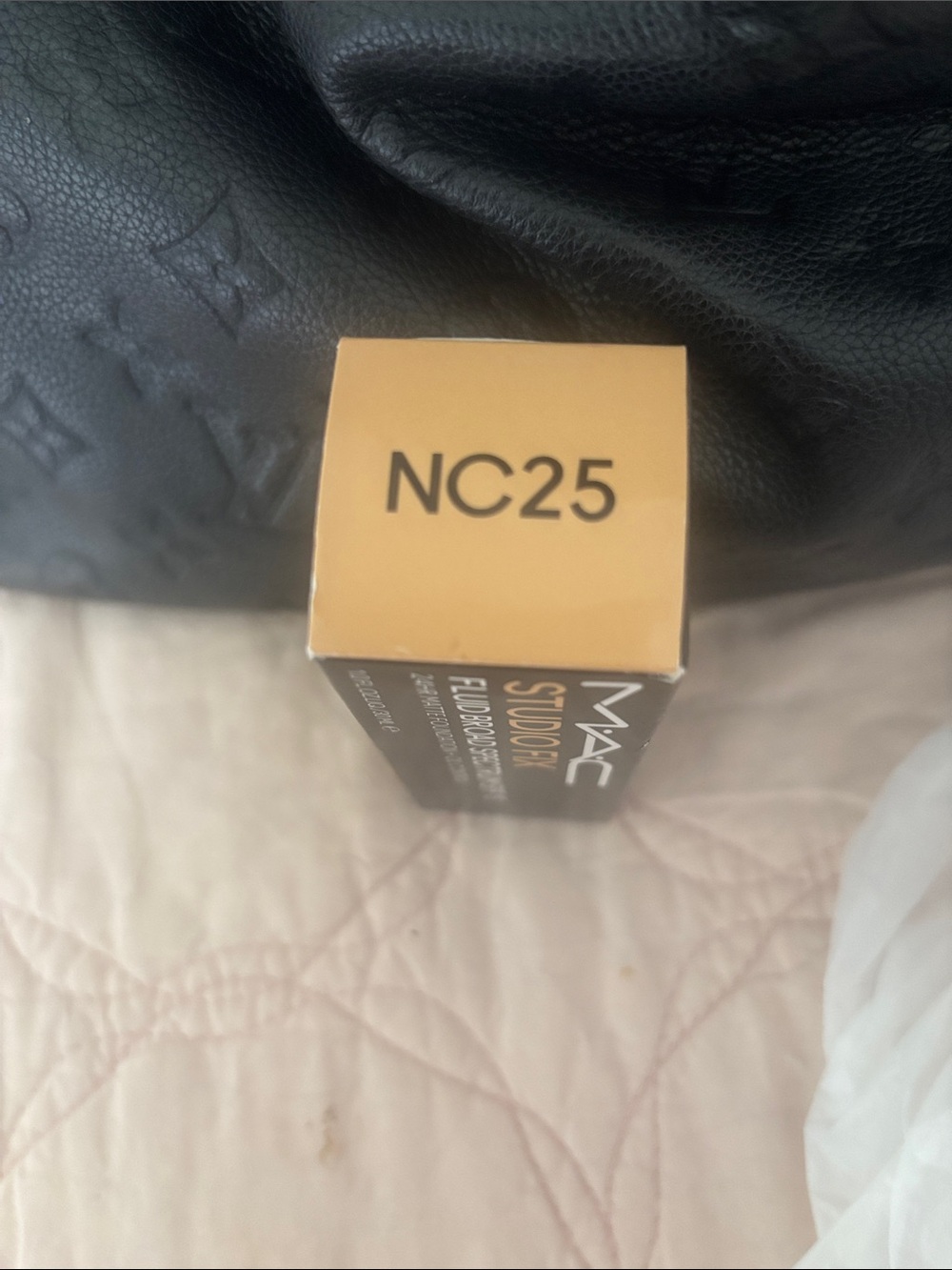 MAC Cosmetics Studio Fix Fluid Foundation NC25 - Picture 2 of 3